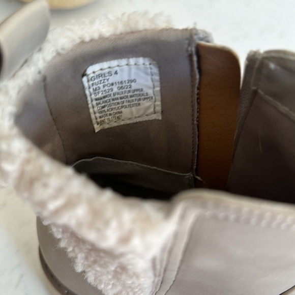 DV by Dolce Vita Sherpa Trim Faux Leather Cold Weather Ankle Boots Size 4 - Picture 7 of 8